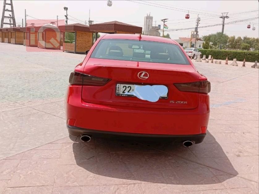 لكزس IS